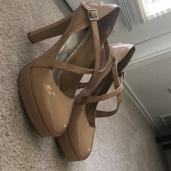 Gianni Bini Nude 3” Heels - Size 10 - Picture 1 of 4